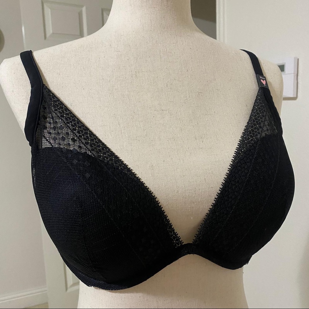 Victoria’s Secret Lightly Lace Plunge Black Bra